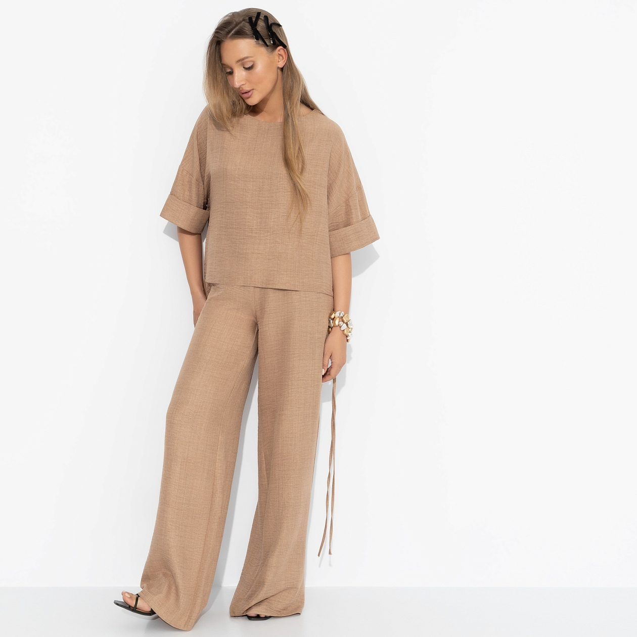 Брючный костюм Энергия цвета (biege, 2 в 1). Состав: 65% п/э, 30% вискоза, 5% эластан