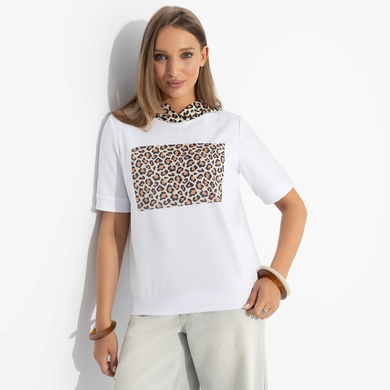 Футболка Увлечена собой (safari). Состав: 65% п/э, 30% вискоза, 5% стрейч