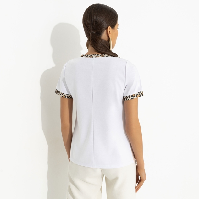 Футболка Покоряет не только сердца 