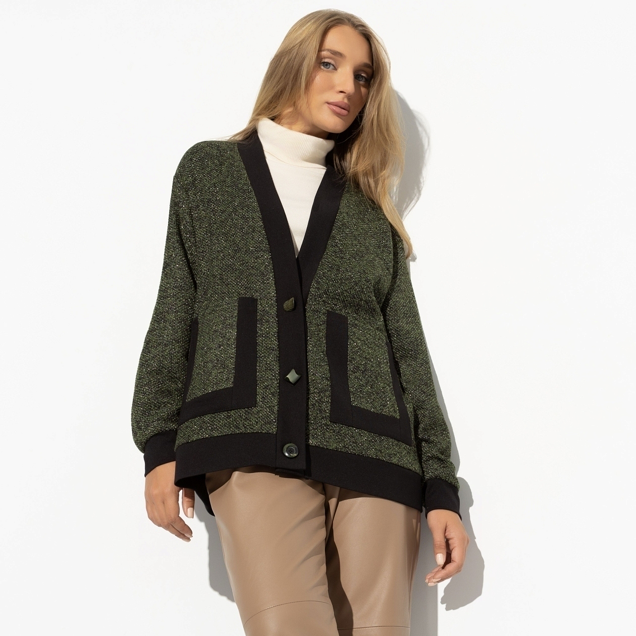 В модном режиме. Состав: 50% хлопок, 49% акрил, 1% металлизированная нить