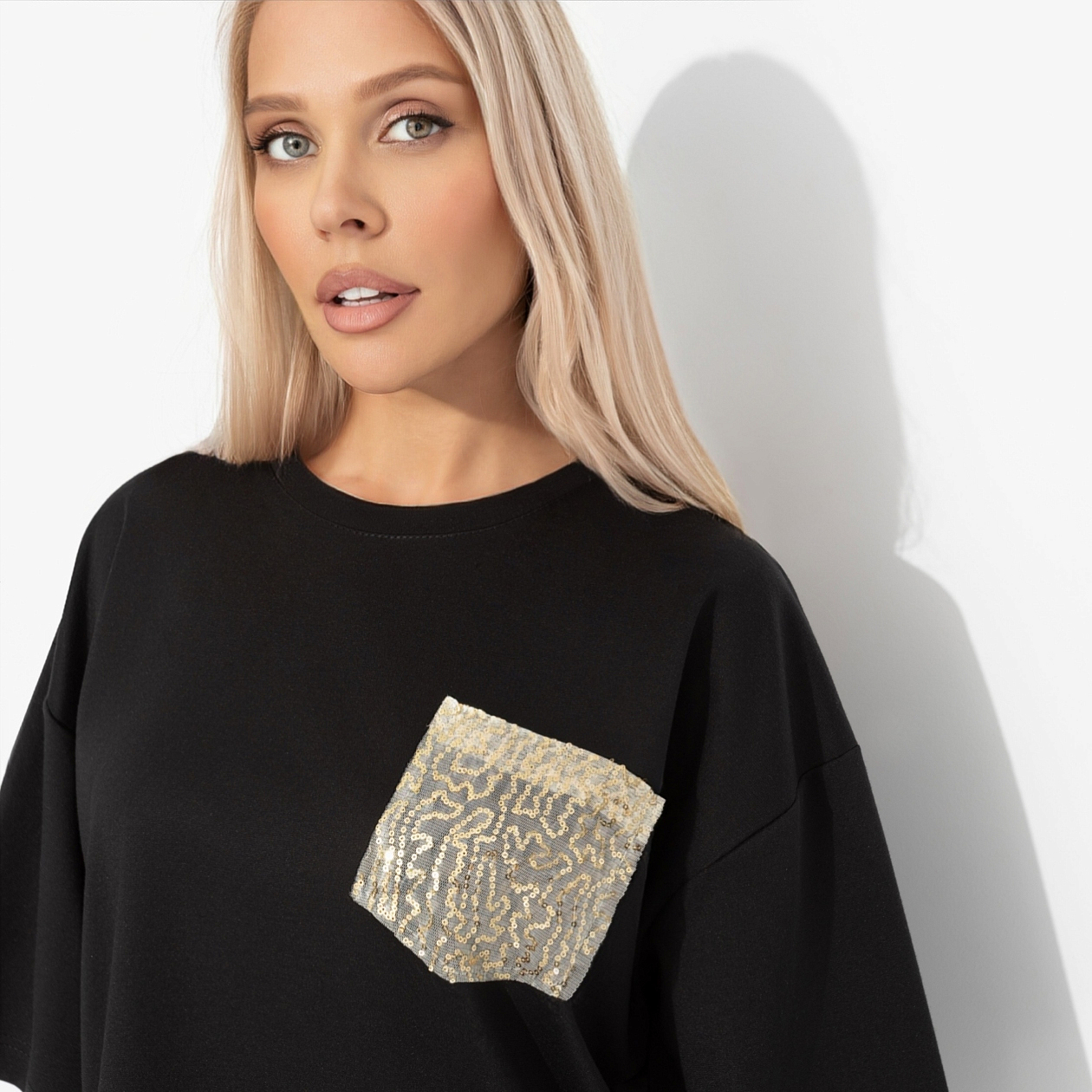 Футболка Красиво живу (чёрная). Состав: 65% п/э, 30% вискоза, 5% стрейч