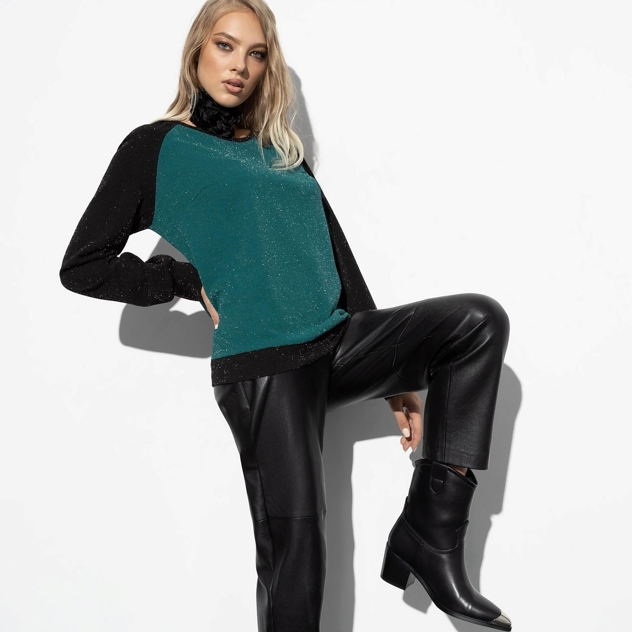 Фантазия на тему (яркая). Состав: 93% п/э, 3% металлическая нить, 4% спандекс