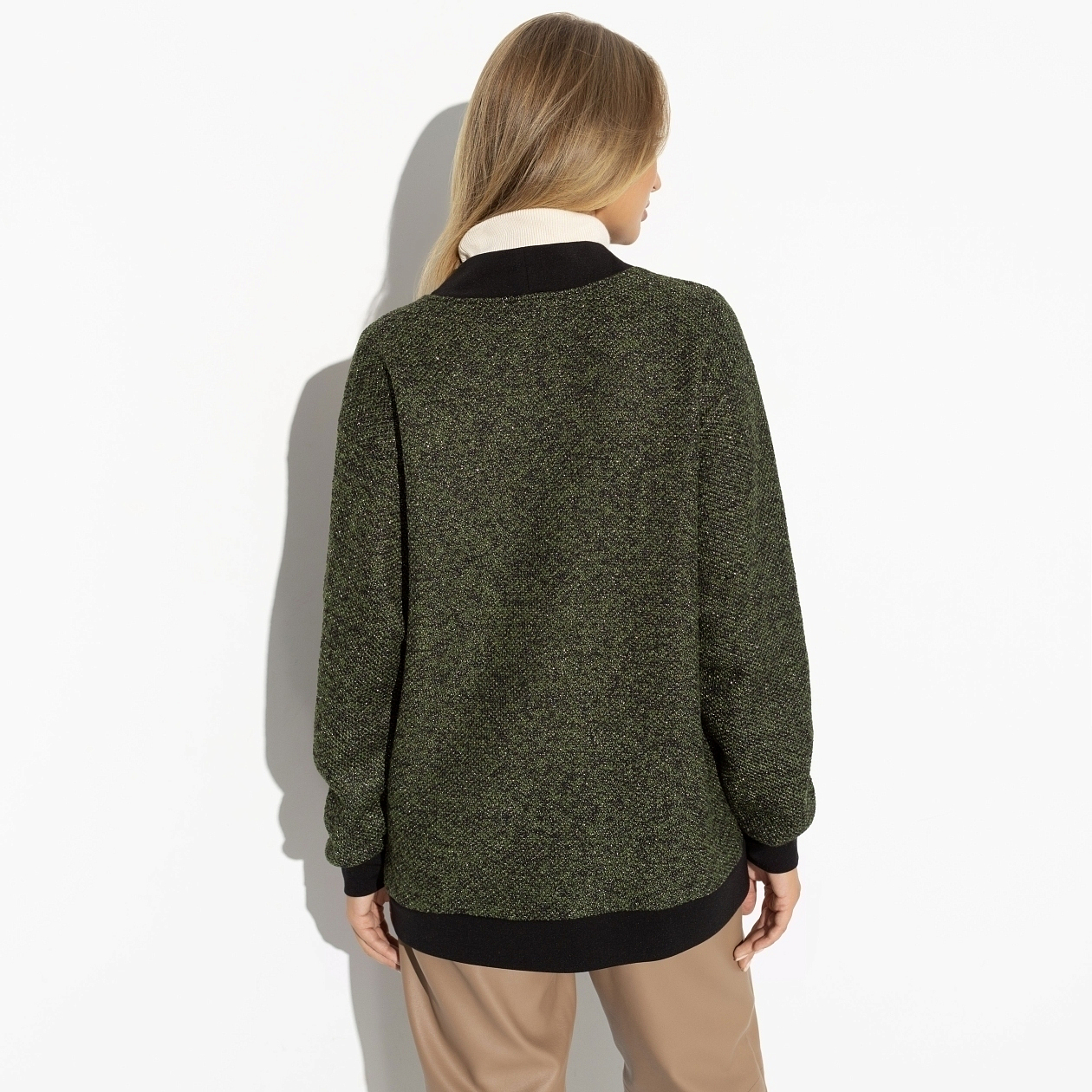 В модном режиме. Состав: 50% хлопок, 49% акрил, 1% металлизированная нить