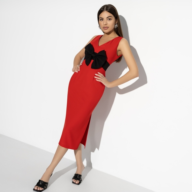 Платье-футляр Позирую как модель (с брошкой) 