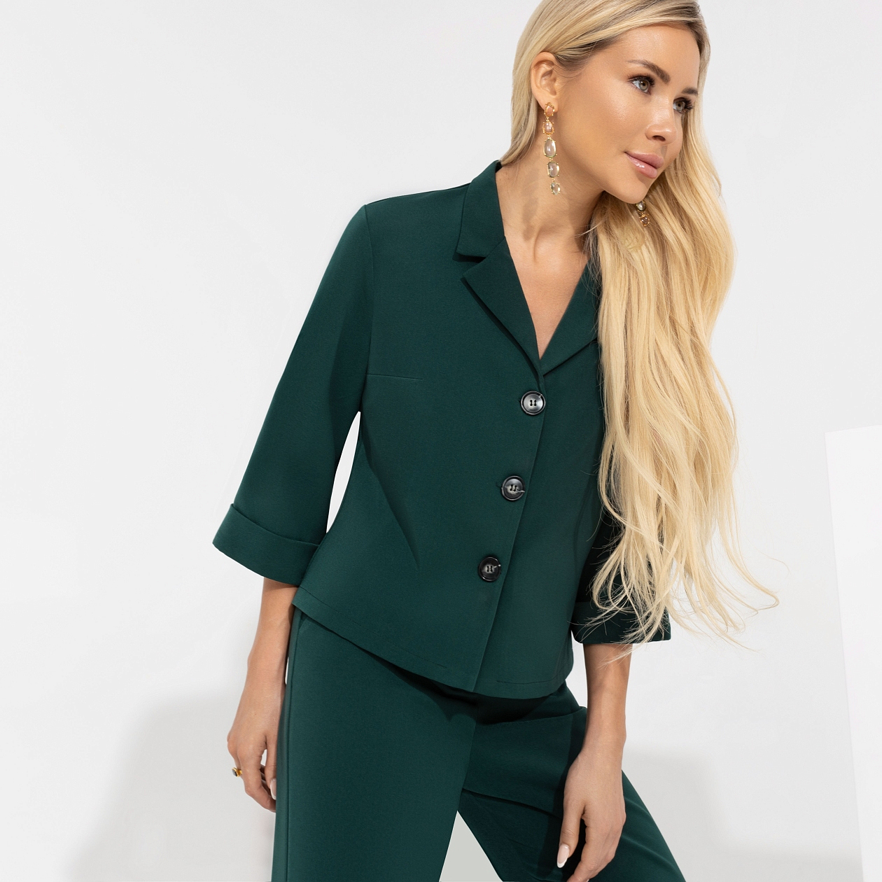 Жакет Влияние трендов. Состав: 94% полиэстер, 6% спандекс