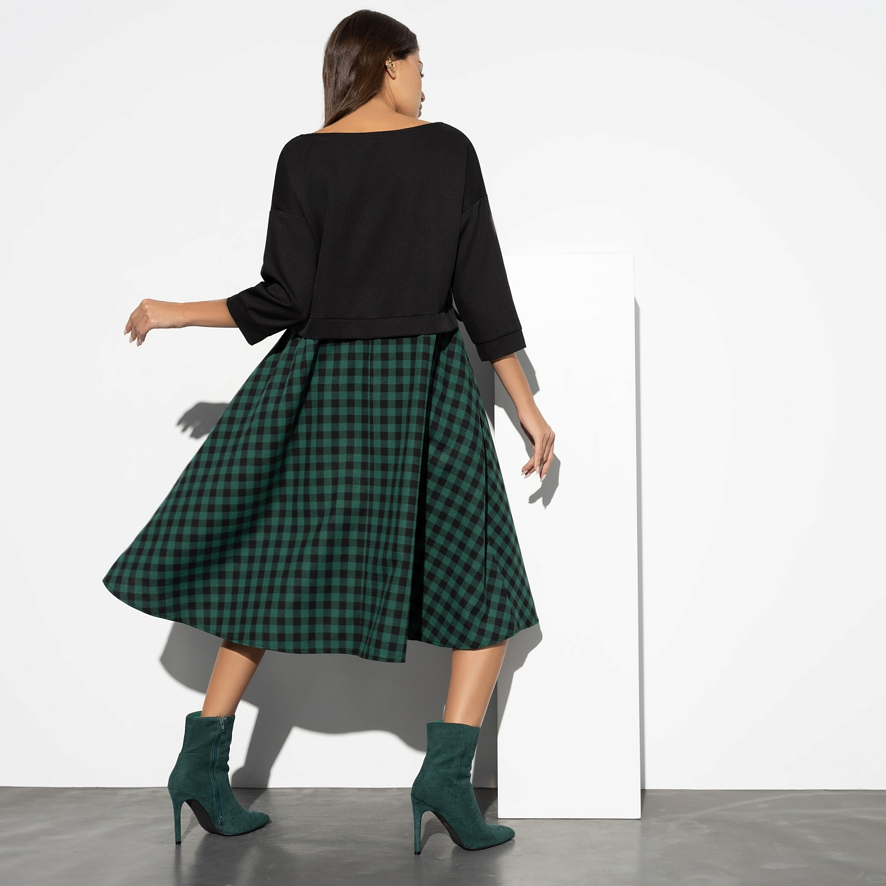 Платье На волне с трендами (люкс). Состав: 60% полиэстер, 37% вискоза, 3% спандекс