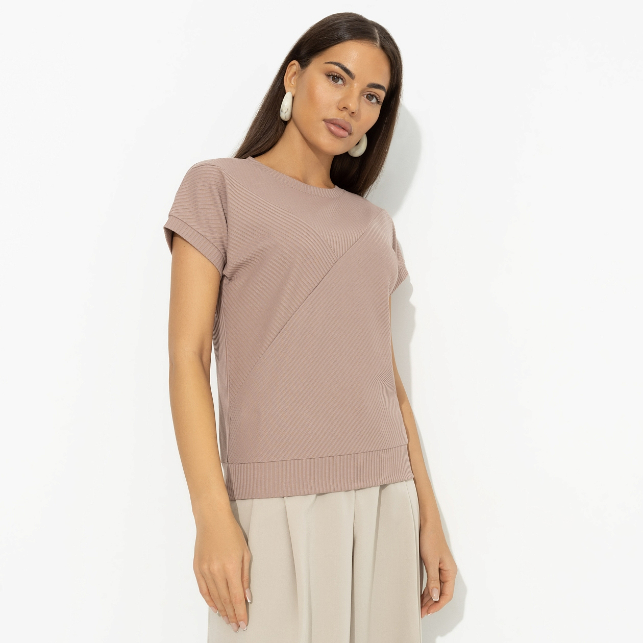 Футболка Искусство строить глазки (коричневый). Состав: 65% полиэстер, 30% вискоза, 5% спандекс