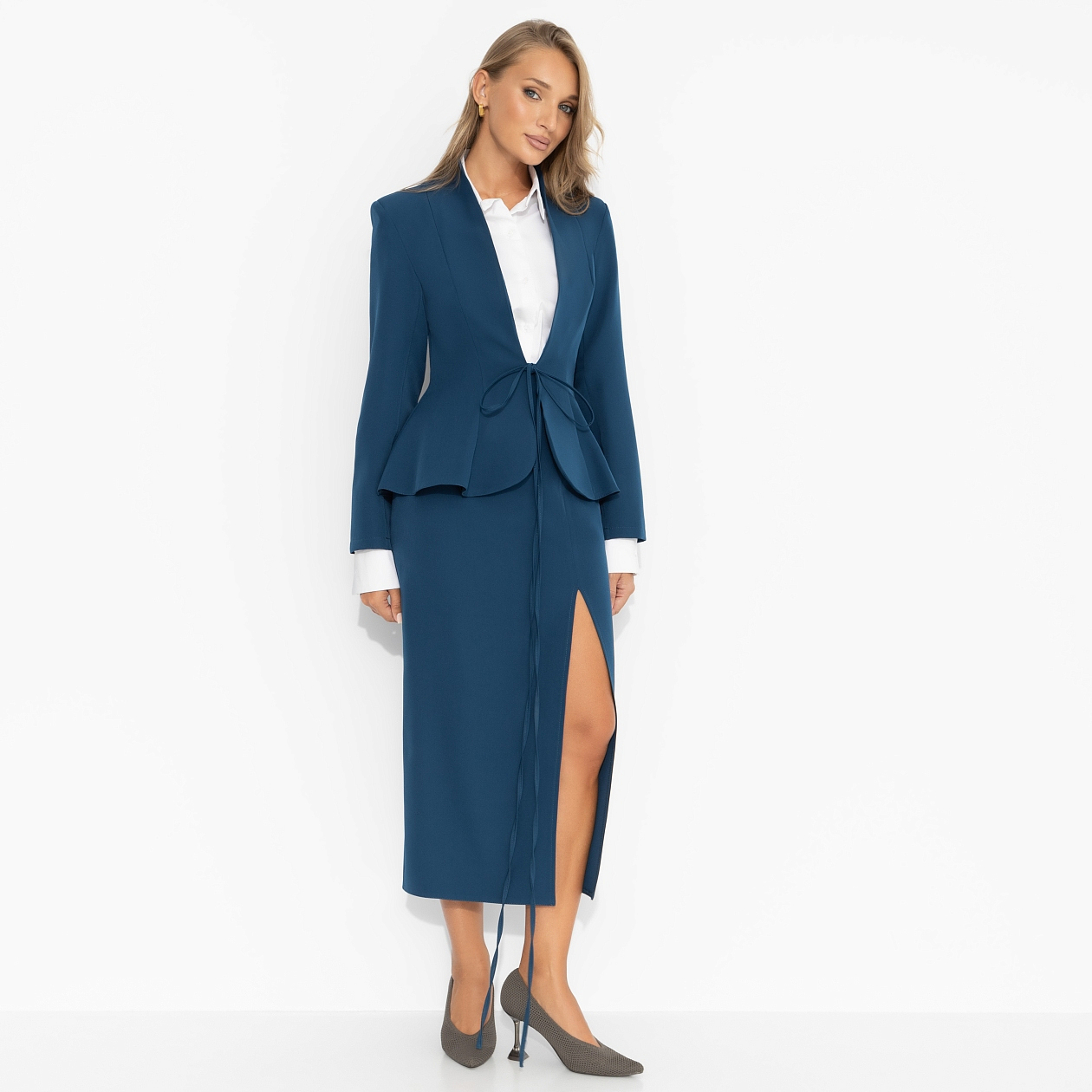 Костюм с юбкой Глубина цвета (2 в 1). Состав: 95% полиэстер, 5% эластан