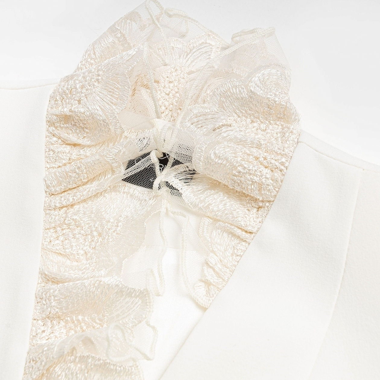 Жакет Сидит идеально. Состав: 75% п/э, 20% вискоза, 5% спандекс