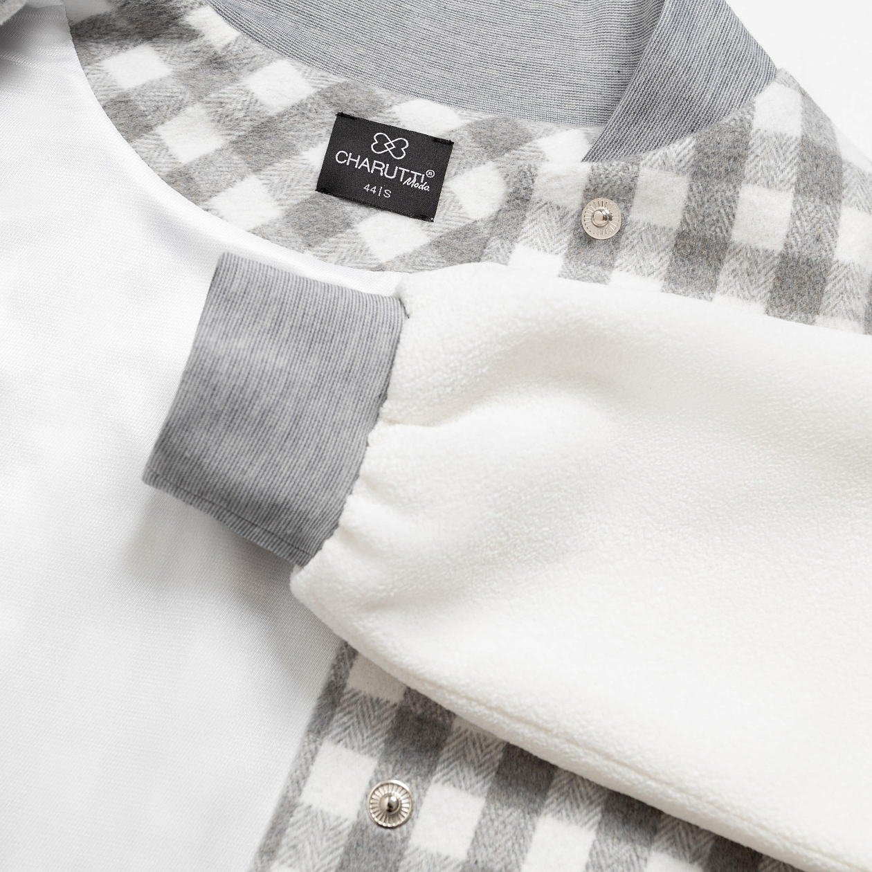 Бомбер Движение вперед. Состав: 60% полиэстер, 20% вискоза, 15% акрил, 5% хлопок