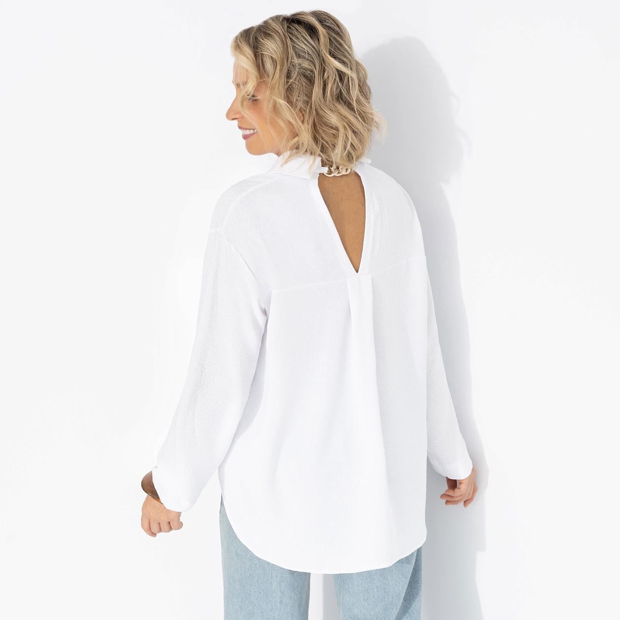 Создала себя сама (белая). Состав: 65% п/э, 30% вискоза, 5% эластан