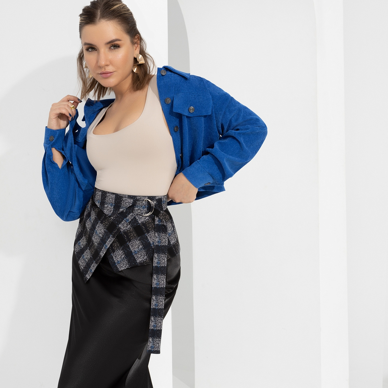 Стильная деталь (роскошная). Состав: 95% п/э, 5% спандекс