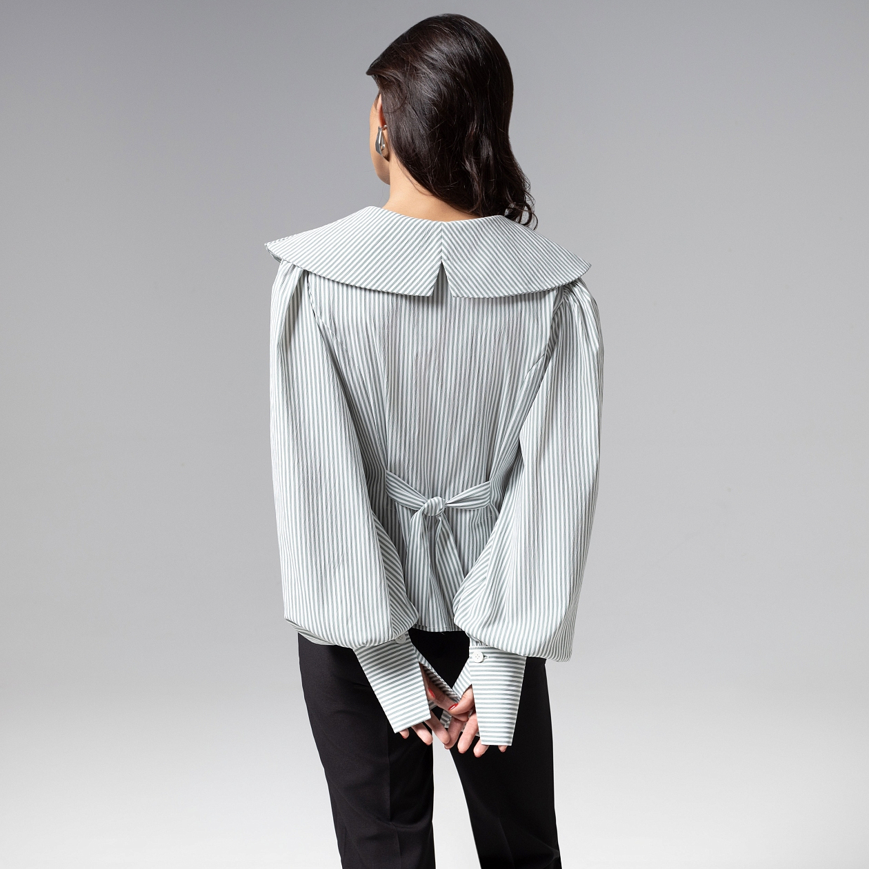 Блуза Кутюр в голове. Состав: 65% п/э, 30% вискоза, 5% спандекс