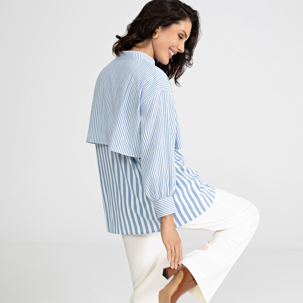 Вне конкуренции (beauty blue). Состав: 65% п/э, 30% вискоза, 5% спандекс