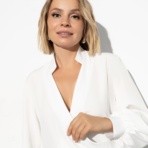 Блуза Приковывая взгляды. Состав: 95% полиэстер, 5% эластан