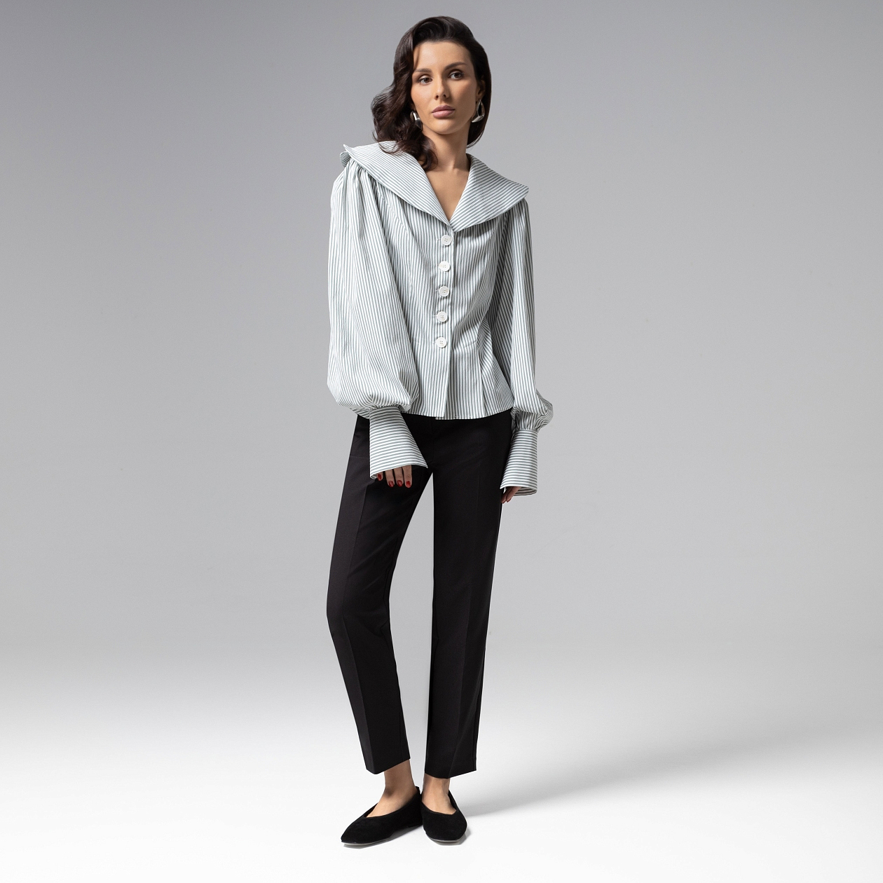 Блуза Кутюр в голове. Состав: 65% п/э, 30% вискоза, 5% спандекс