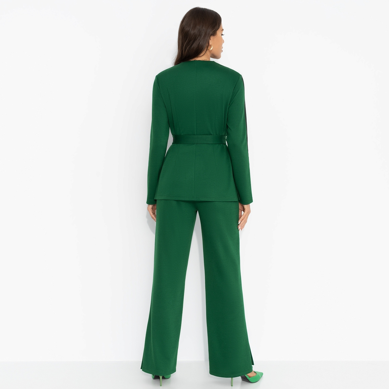 Брючный костюм Личное превосходство (изумруд, 2 в 1, с поясом). Состав: 65% п/э, 30% вискоза, 5% спандекс