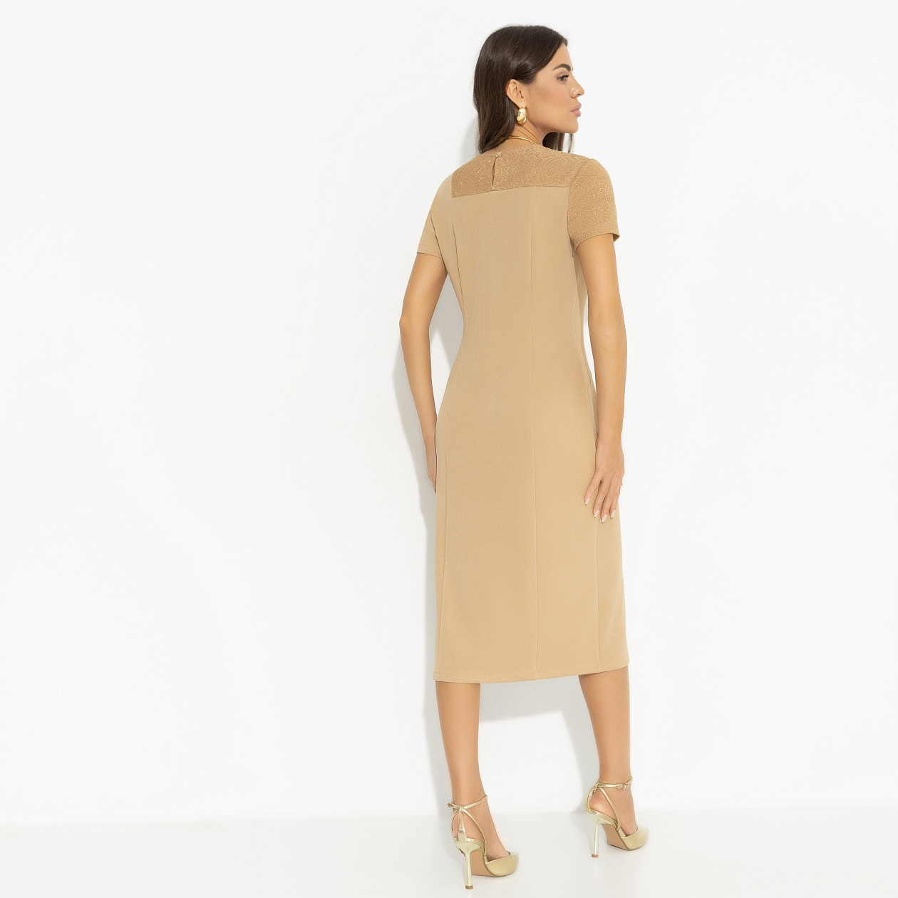 Платье-футляр Шлейф юности . Состав: 95% п/э, 5% спандекс