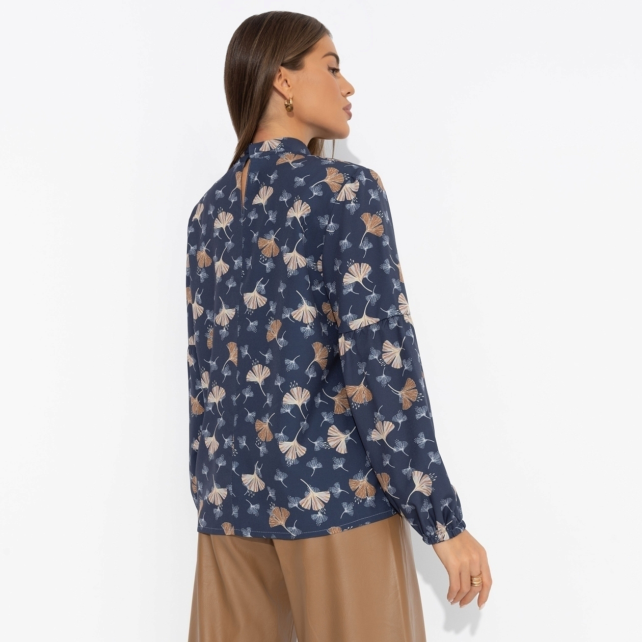 Блуза Драма в деталях. Состав: 65% п/э, 30% вискоза, 5% эластан