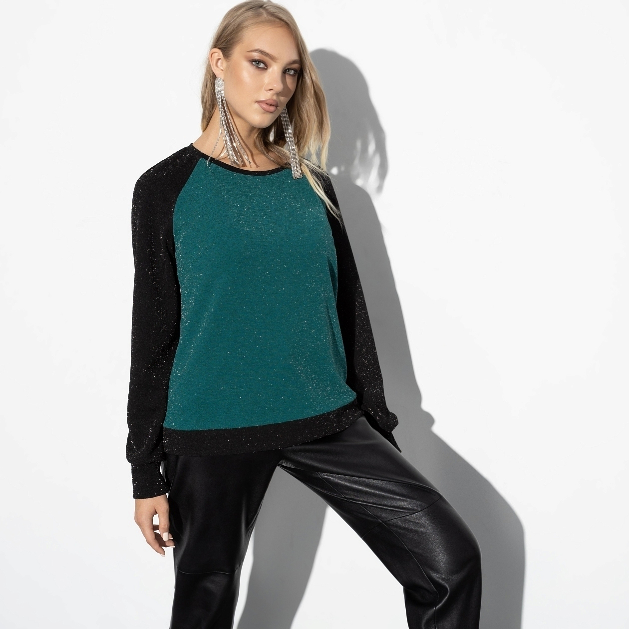 Фантазия на тему (яркая). Состав: 93% п/э, 3% металлическая нить, 4% спандекс