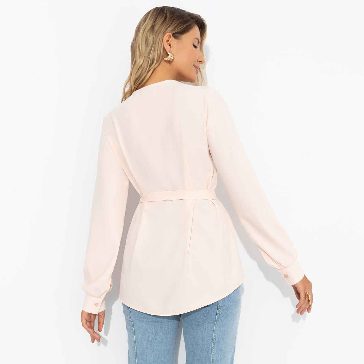 Блуза Твой личный манифест (бледный персик, с поясом). Состав: 72% п/э, 22% вискоза, 6% спандекс