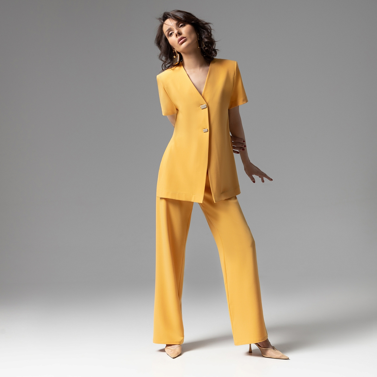 Брючный костюм На шаг впереди моды (яркий). Состав: 50% вискоза, 45% п/э, 5% спандекс