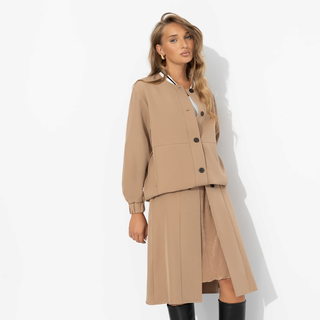 Бомбер Любуйся мной (бежевый). Состав: 60% п/э, 37% вискоза, 3% спандекс