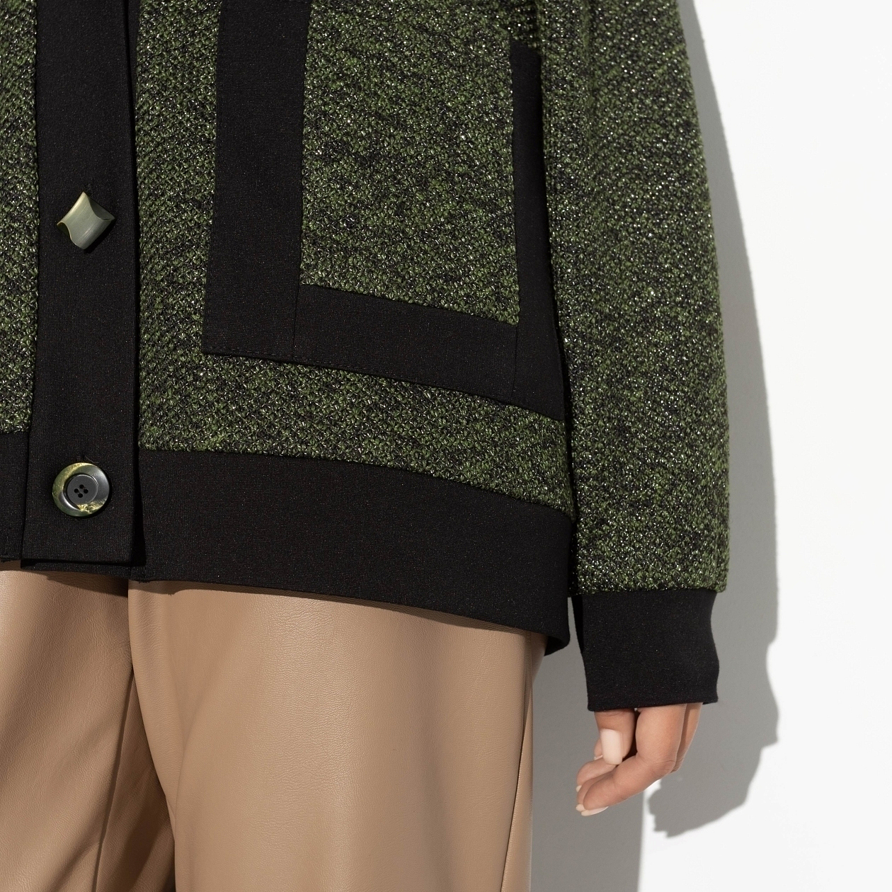 В модном режиме. Состав: 50% хлопок, 49% акрил, 1% металлизированная нить