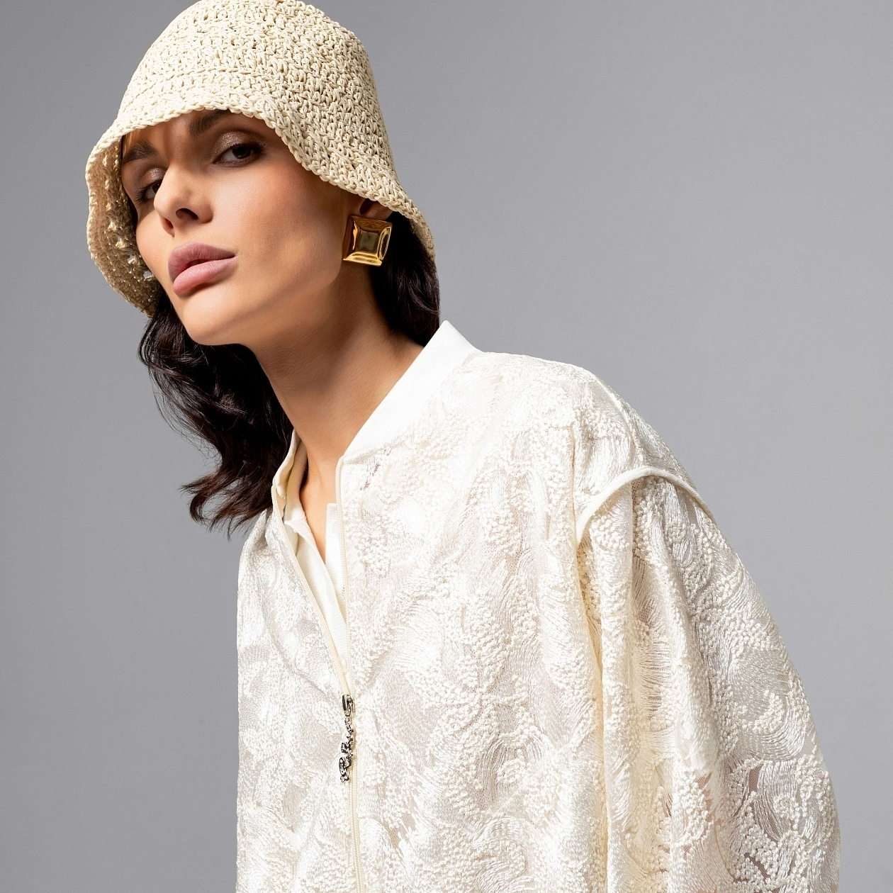 Бомбер Секрет смелости (айвори). Состав: 65% лен, 20% нейлон, 13% п/э, 2% спандекс