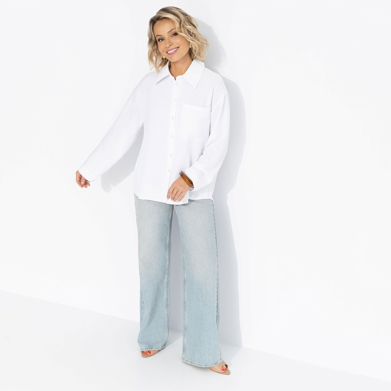 Создала себя сама (белая). Состав: 65% п/э, 30% вискоза, 5% эластан