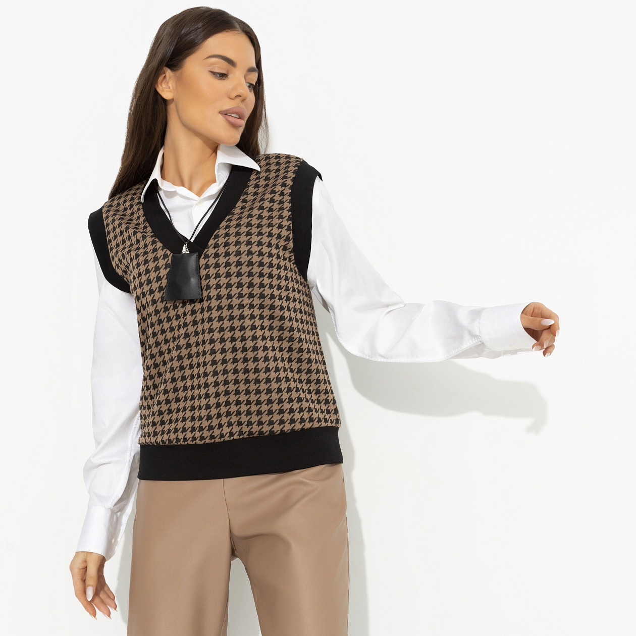 Великолепная игра. Состав: 85% п/э, 10% вискоза, 5% спандекс