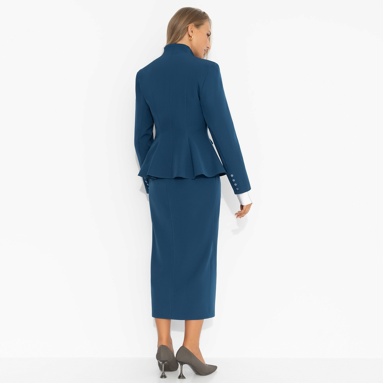 Костюм с юбкой Глубина цвета (2 в 1). Состав: 95% полиэстер, 5% эластан