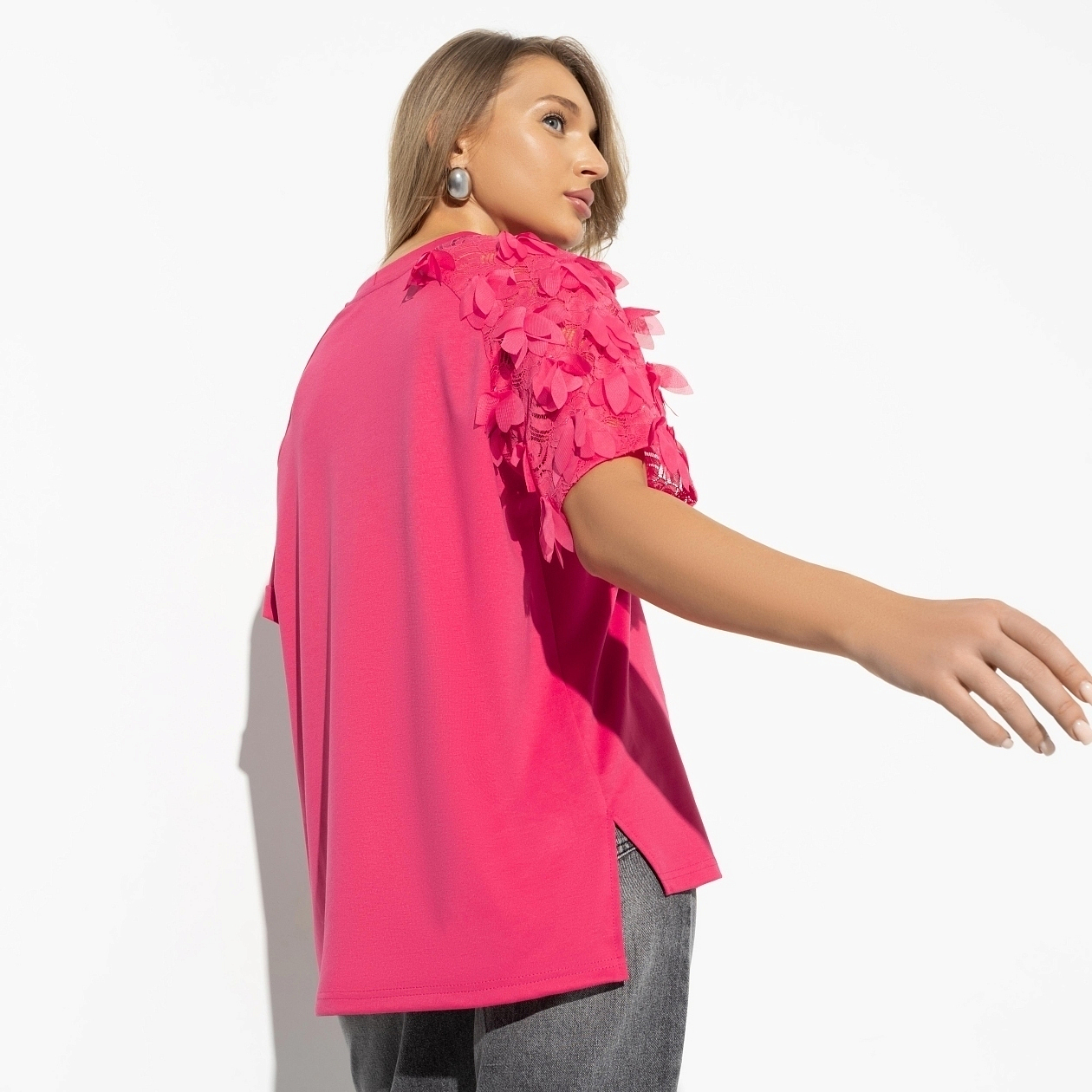 Футболка Закружила любовь (яркая). Состав: 65% п/э, 30% вискоза, 5% спандекс