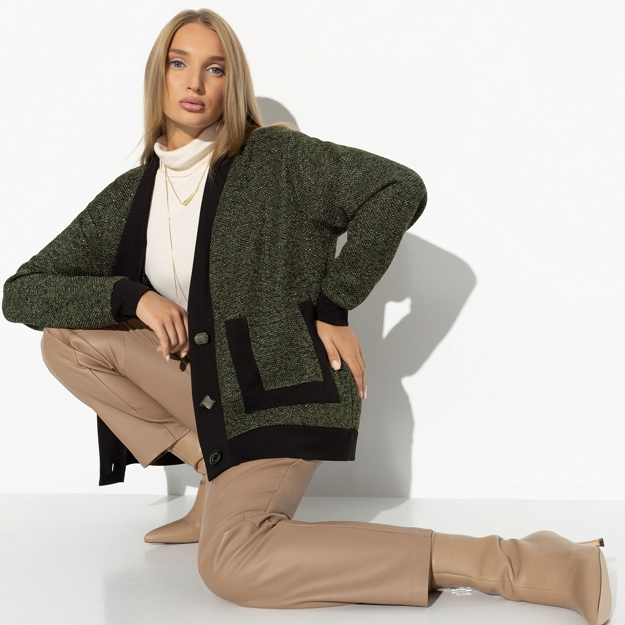 В модном режиме. Состав: 50% хлопок, 49% акрил, 1% металлизированная нить