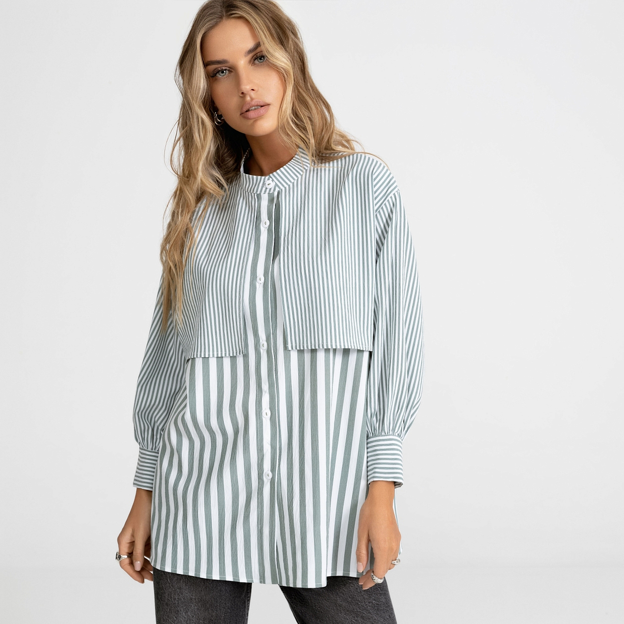 Вне конкуренции. Состав: 65% п/э, 30% вискоза, 5% спандекс