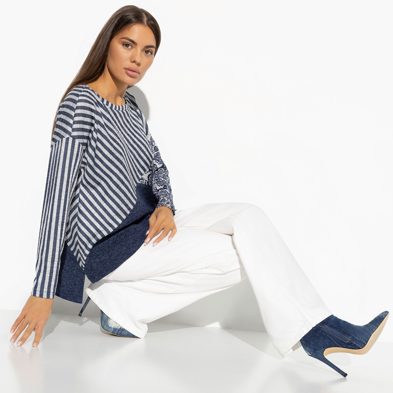 Туника Геометрия стиля (неповторимая). Состав: 65% п/э, 30% вискоза, 4% эластан, 1% мет. нить