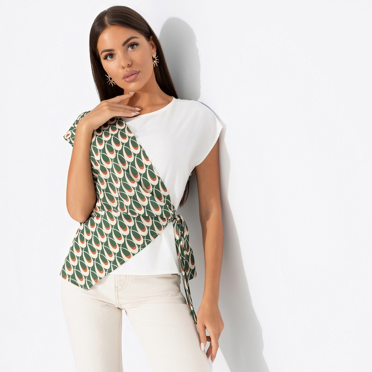 Блуза Все взгляды - на прекрасное (яркая). Состав: 95% п/а, 5% эластан