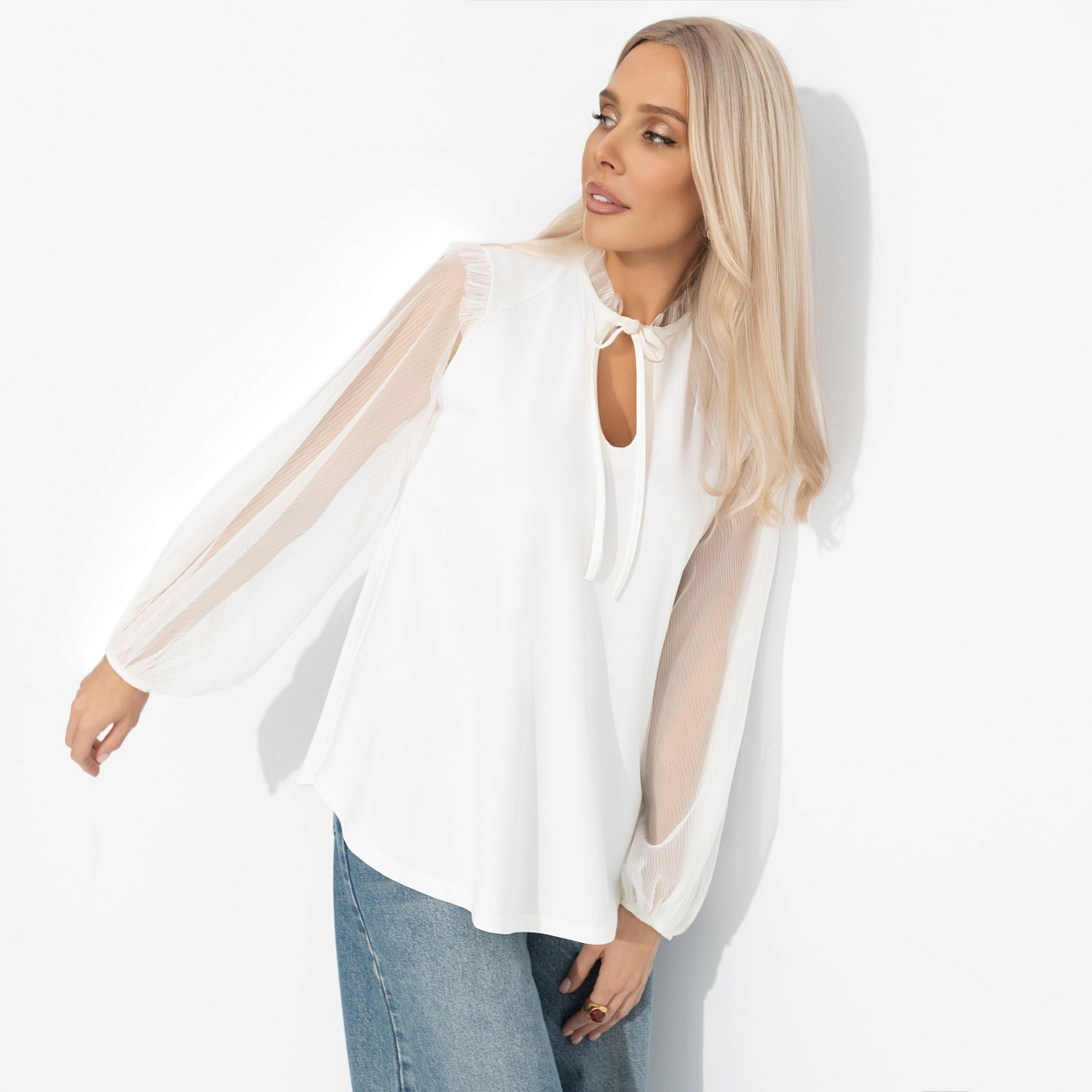 Блуза Вечная привилегия (белая). Состав: 95% полиэстер, 5% спандекс