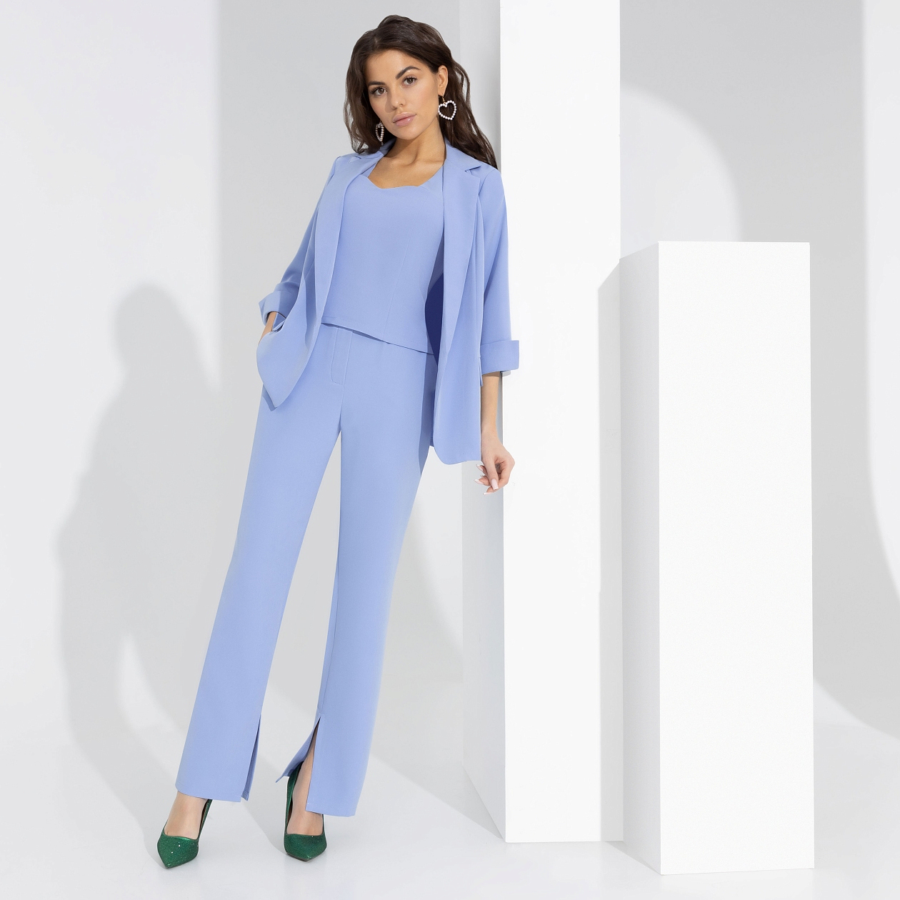 Брюки Деловые аккорды (небесный шик). Состав: 60% полиэстер, 37% вискоза, 3% спандекс