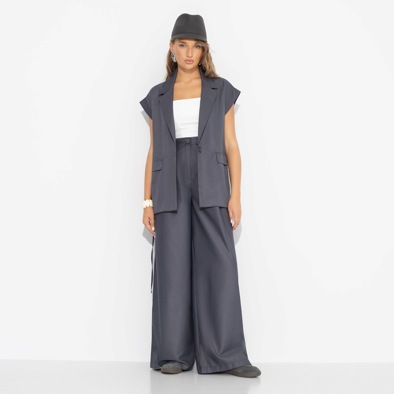 Брюки Я не опаздываю, я эффектная. Состав: 85% п/э, 15% вискоза