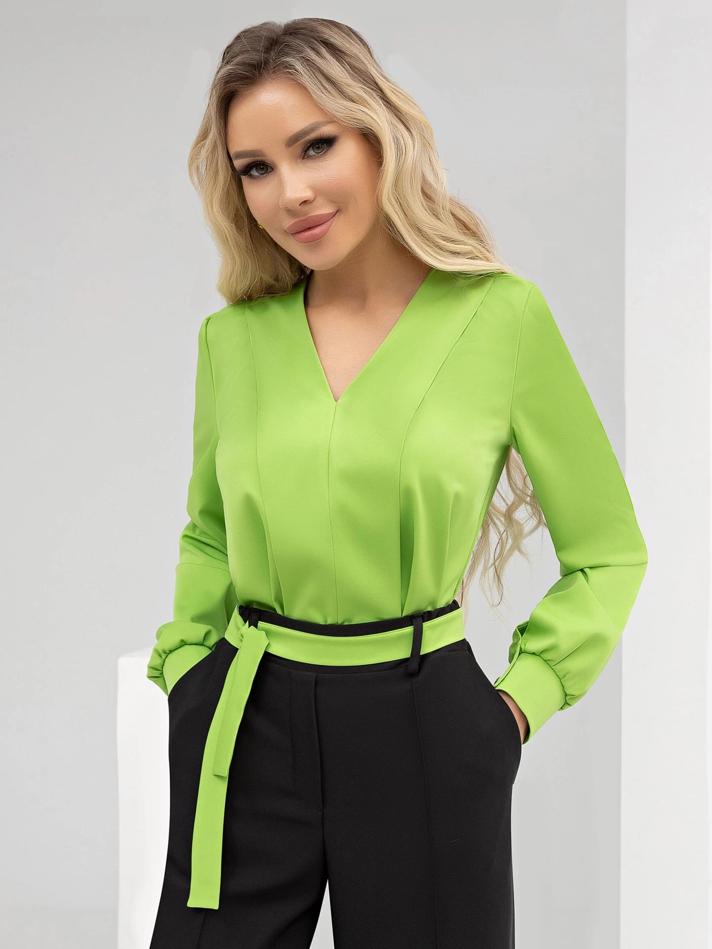 Твой личный манифест (сочное яблоко, с поясом)