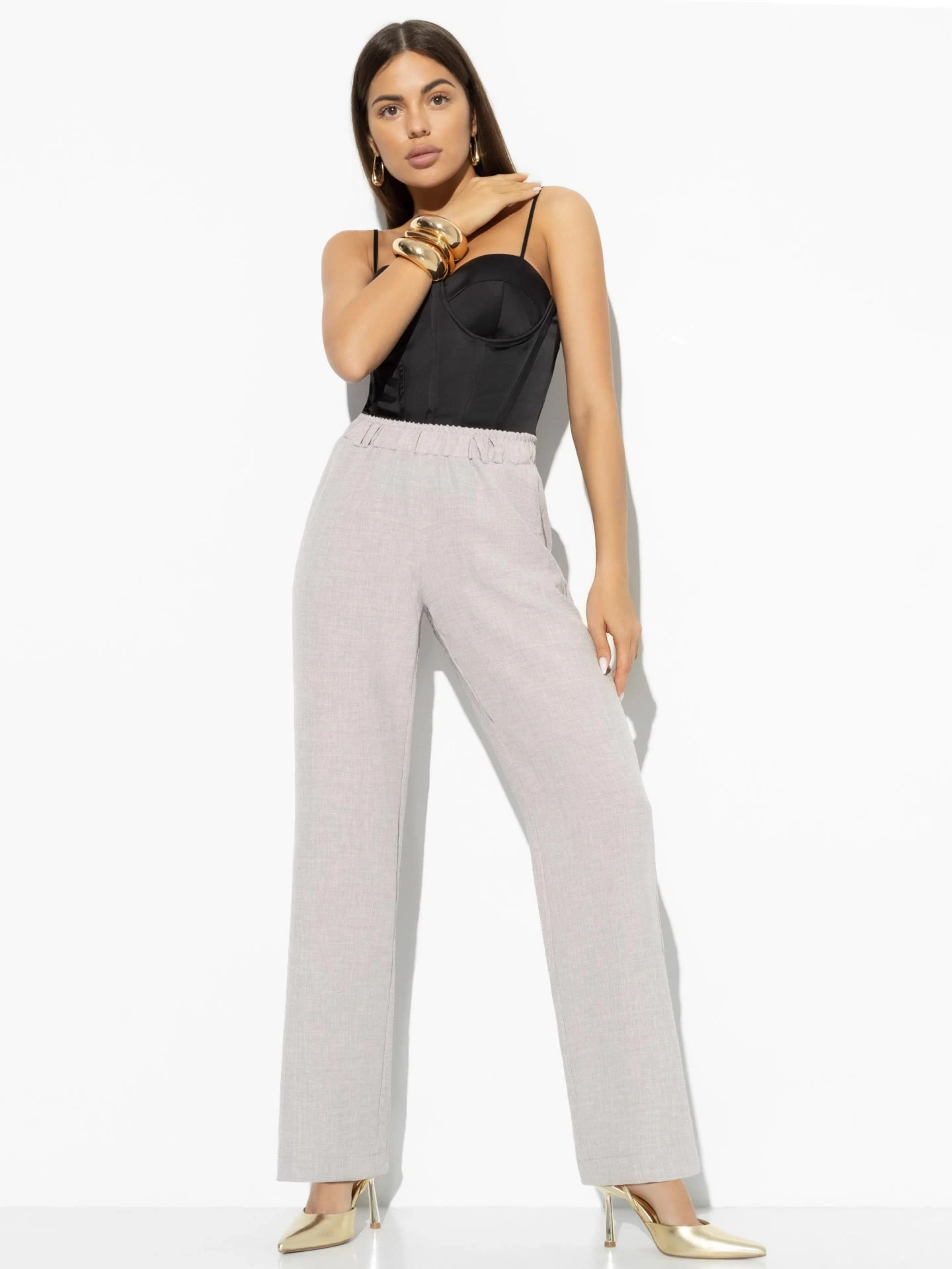 Изящной походкой