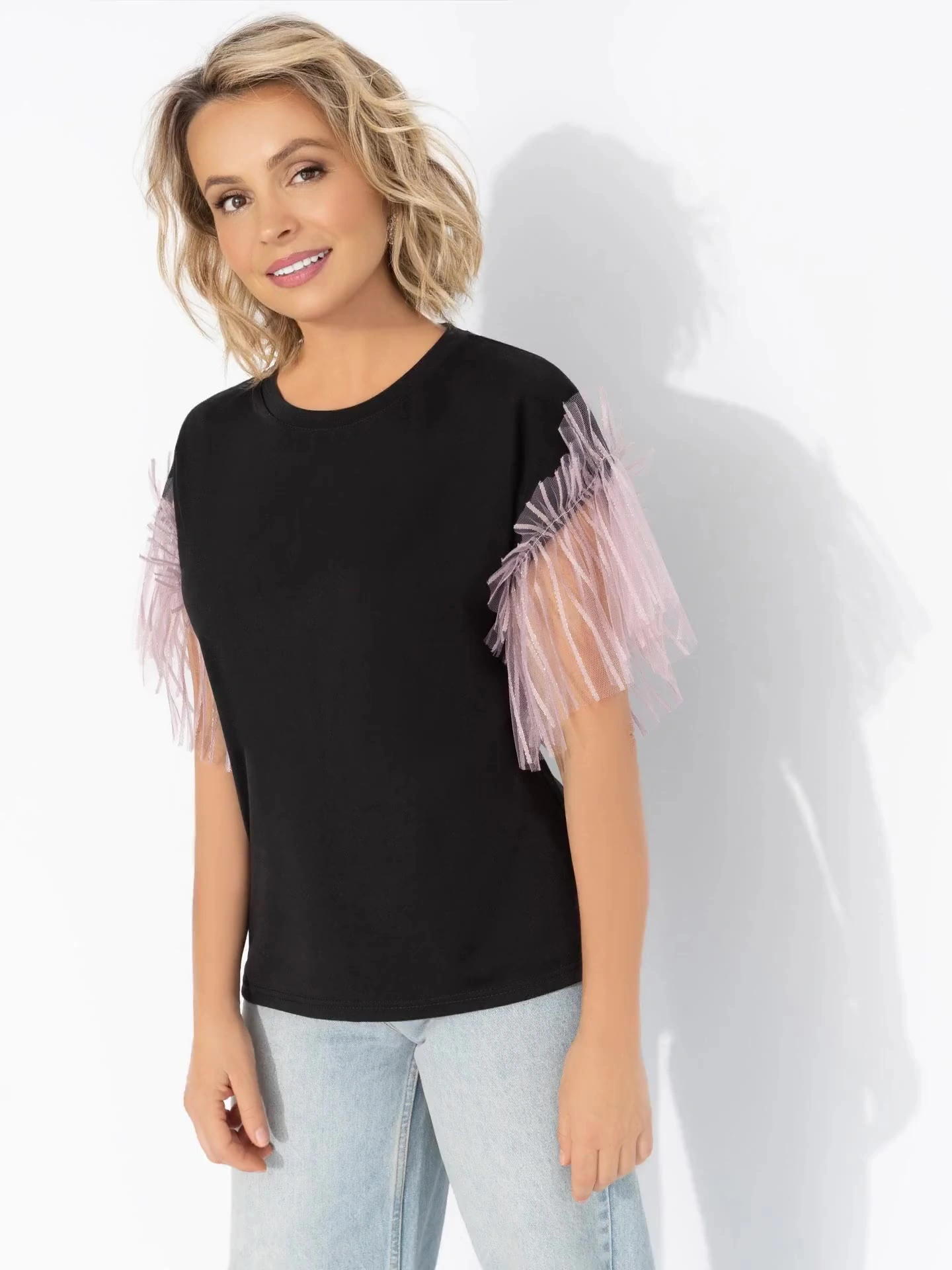 Мелькать на экранах