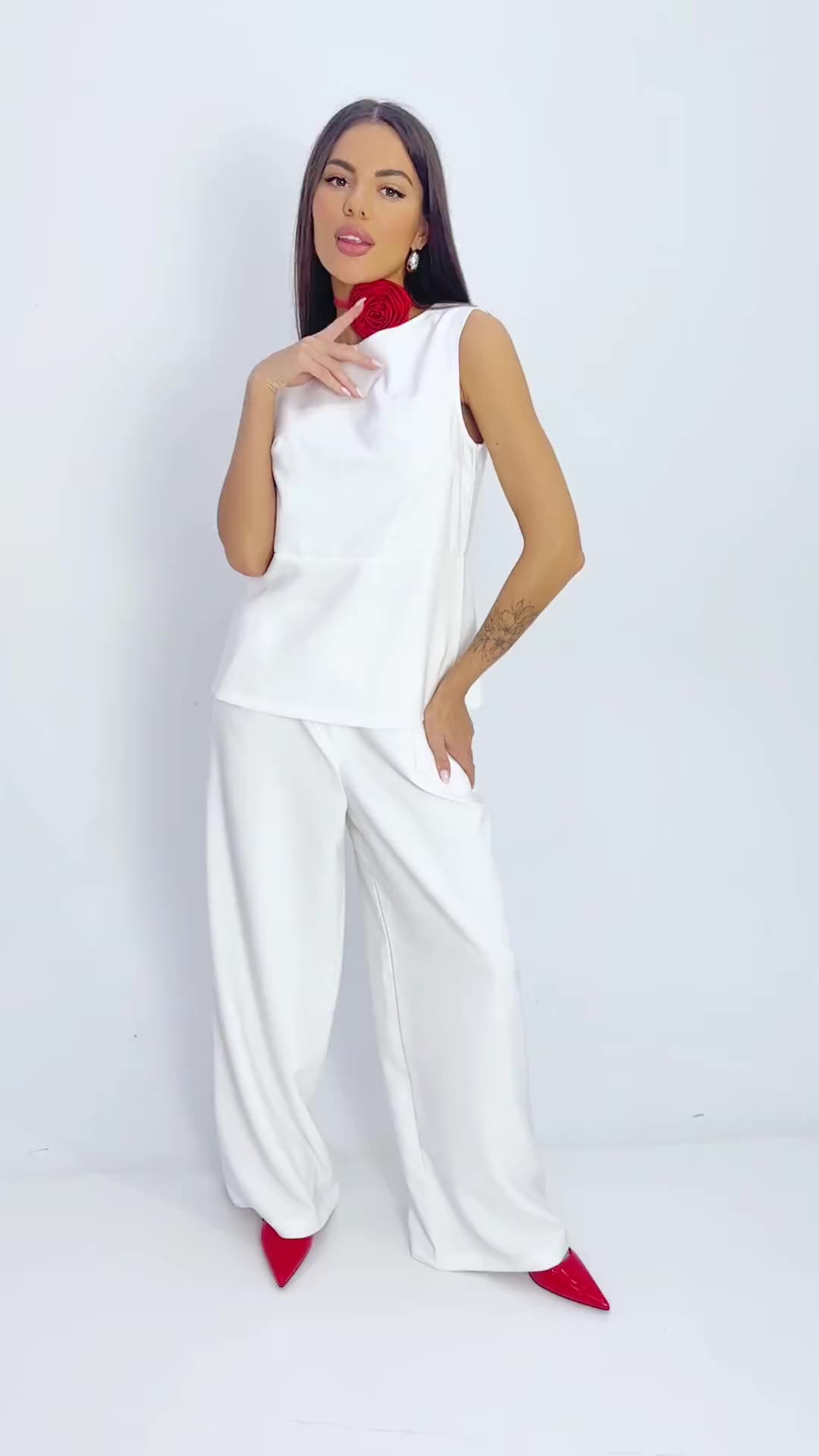 Кейт Мосс отдыхает (white)